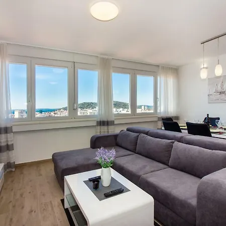 Deluxe Miro Apartment