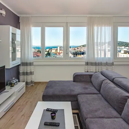 Deluxe Miro * Сплит