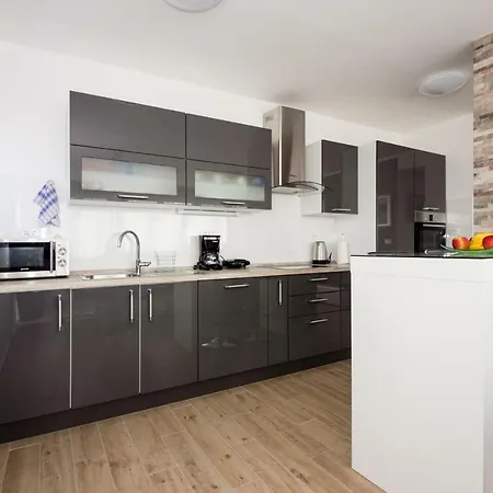 Deluxe Miro 아파트