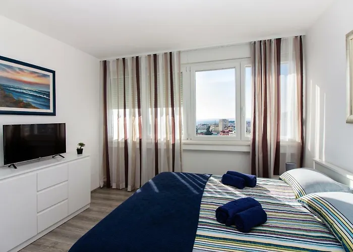 Deluxe Miro ספליט