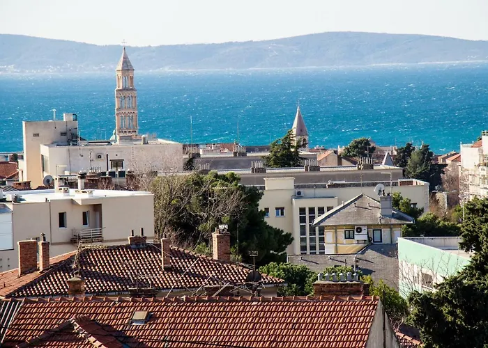 Deluxe Miro ספליט