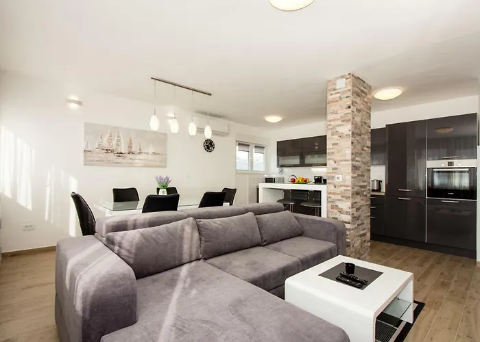 Deluxe Miro ספליט